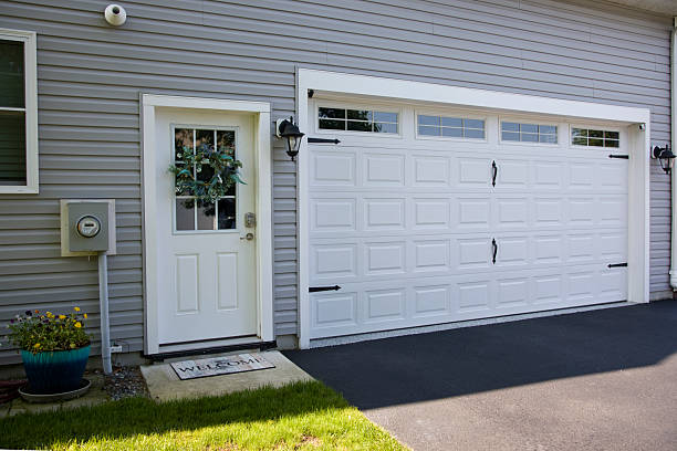 24/7 Emergency Garage Door Panel Replacement experts in Twin Rivers, NJ